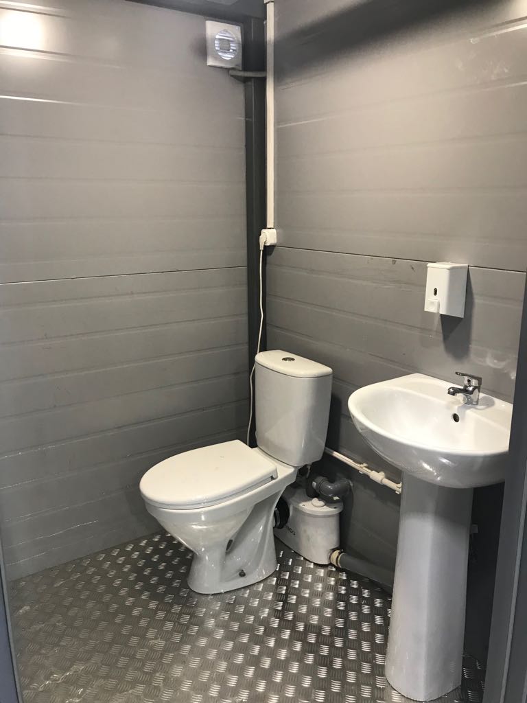 Автономный туалетный модуль ЭКОС-5 (тройной) (фото 1) в Мытищах
